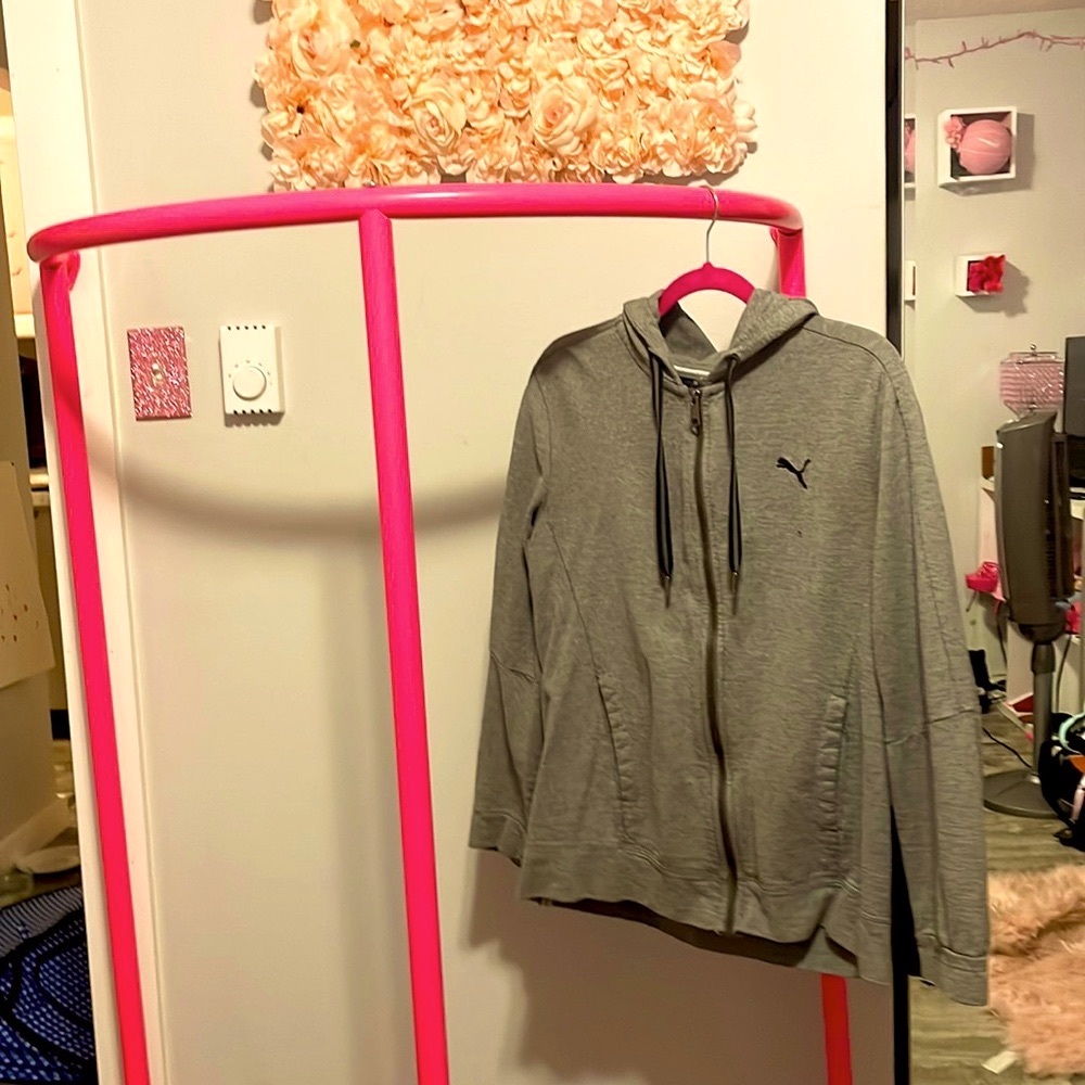 Large gray Puma hoodie I’m open to offers this is a man’s hoodie thank you!